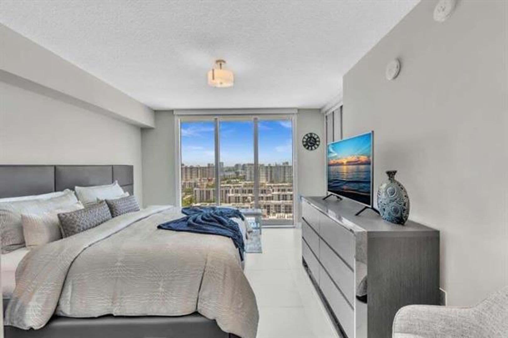 Sunny Isles Beach Condo: 300 Sunny Isles Blvd cu-4-2201