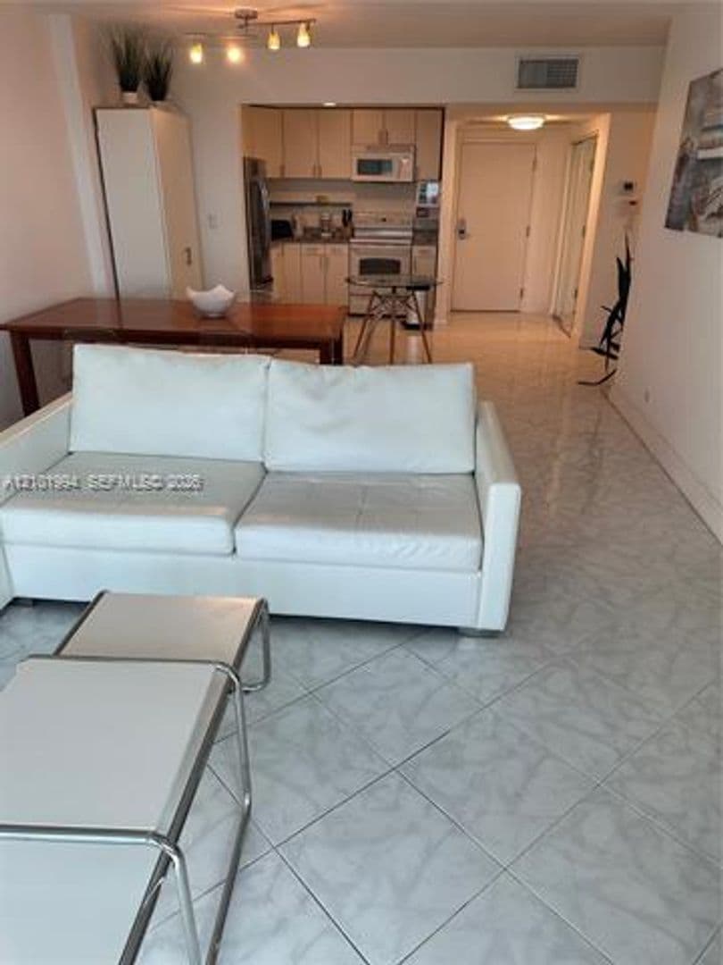 Miami Beach Condo: 2301 Collins Av cu-737