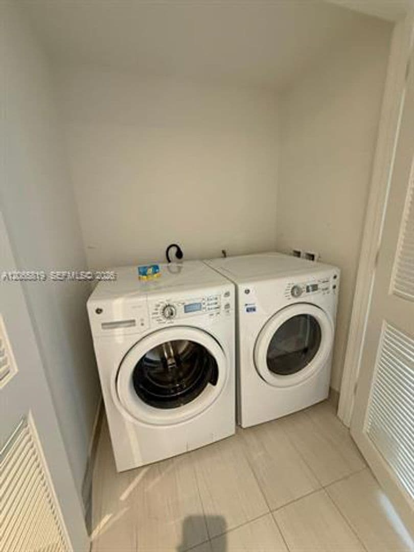 Hollywood Condo: 4010 S Ocean Dr cu-T3507