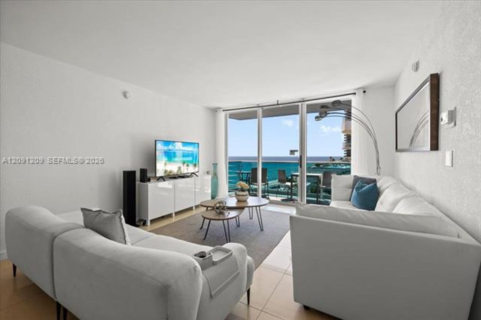 Hollywood Condo: 4001 S Ocean Dr cu-10R