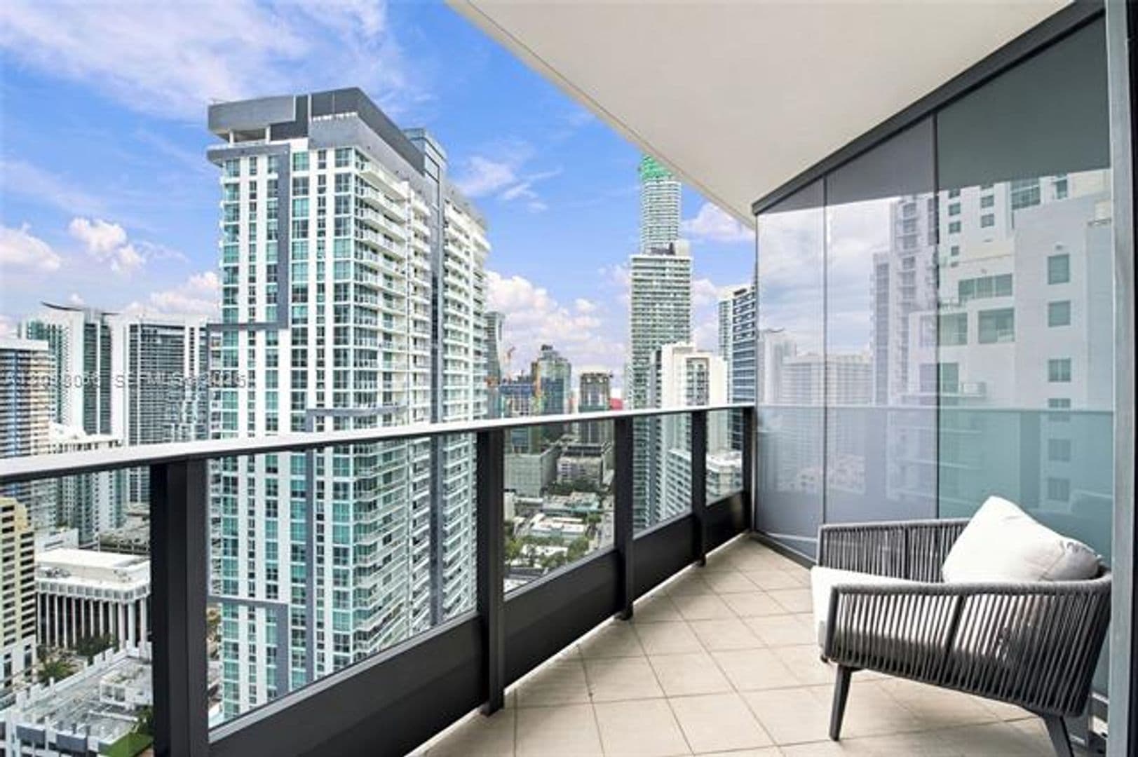Miami Condo: 1000 Brickell Plz cu-3401