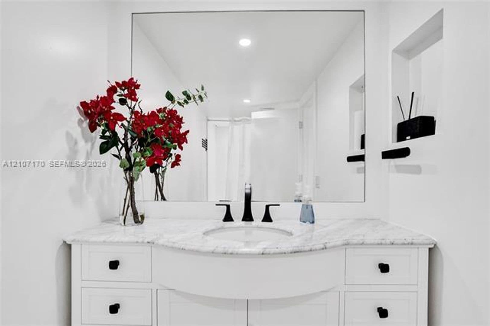 Hollywood Condo: 1201 S Ocean Dr cu-908S