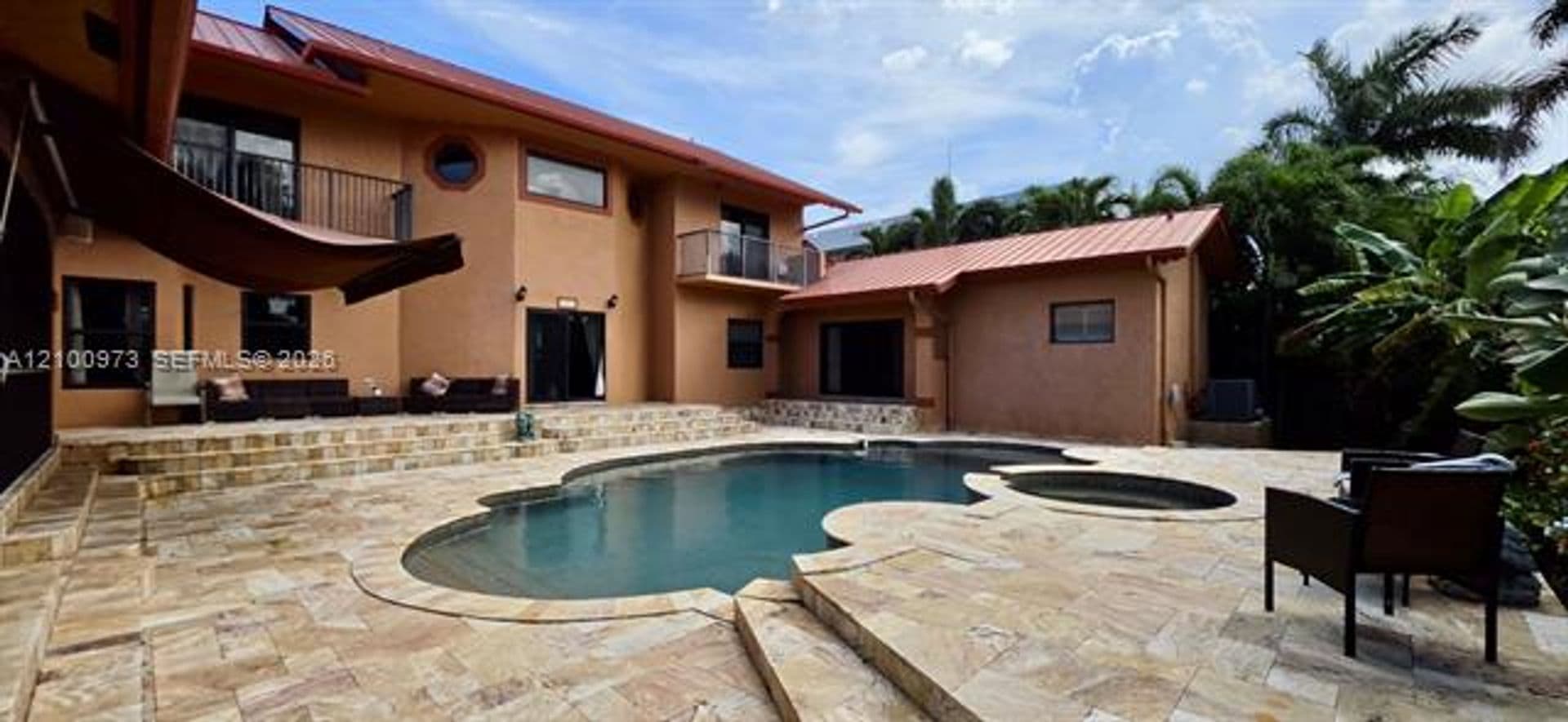 Hollywood House: 741 Tyler St # 741