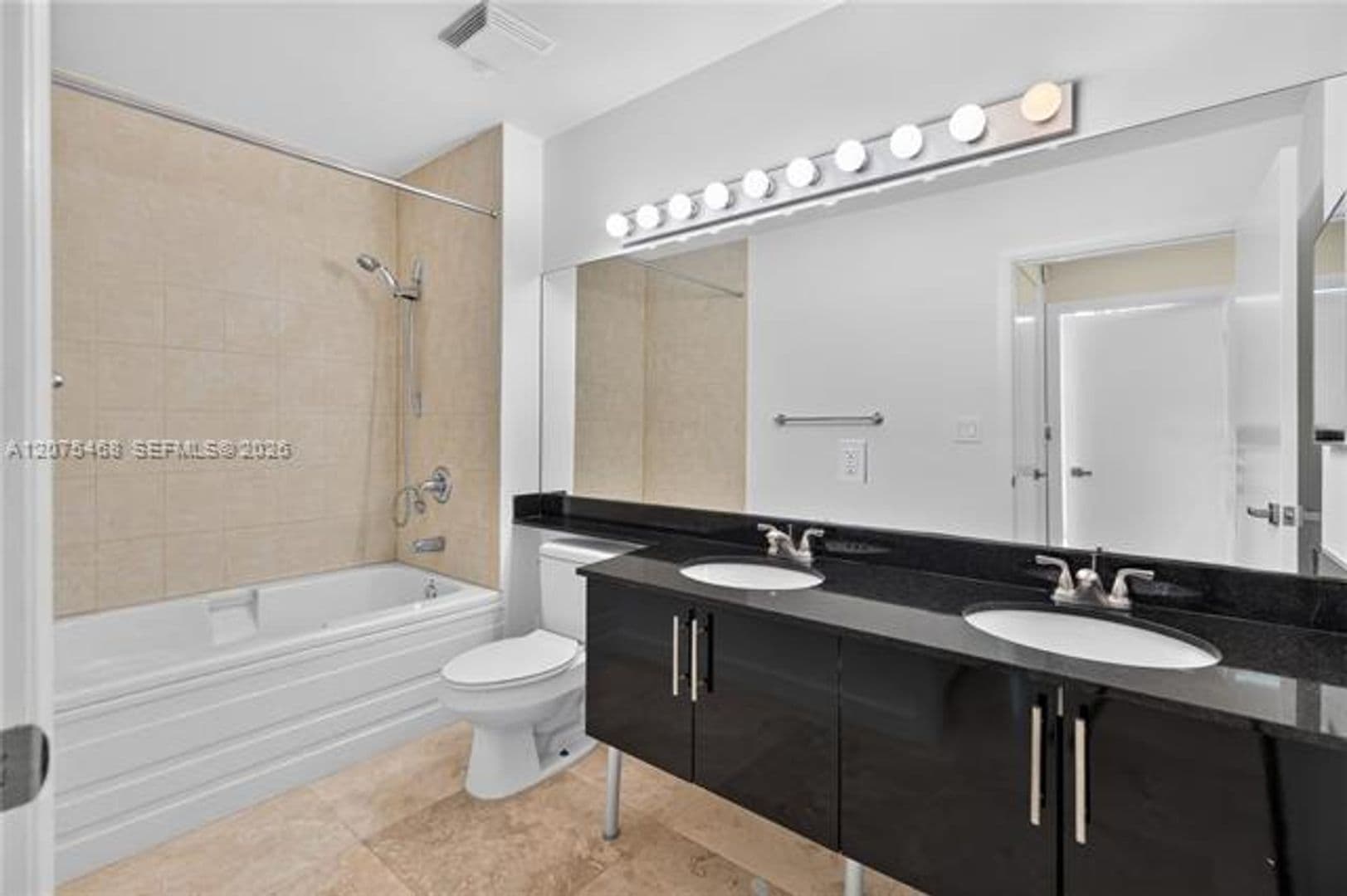 Miami Condo: 31 SE 5th St cu-4212