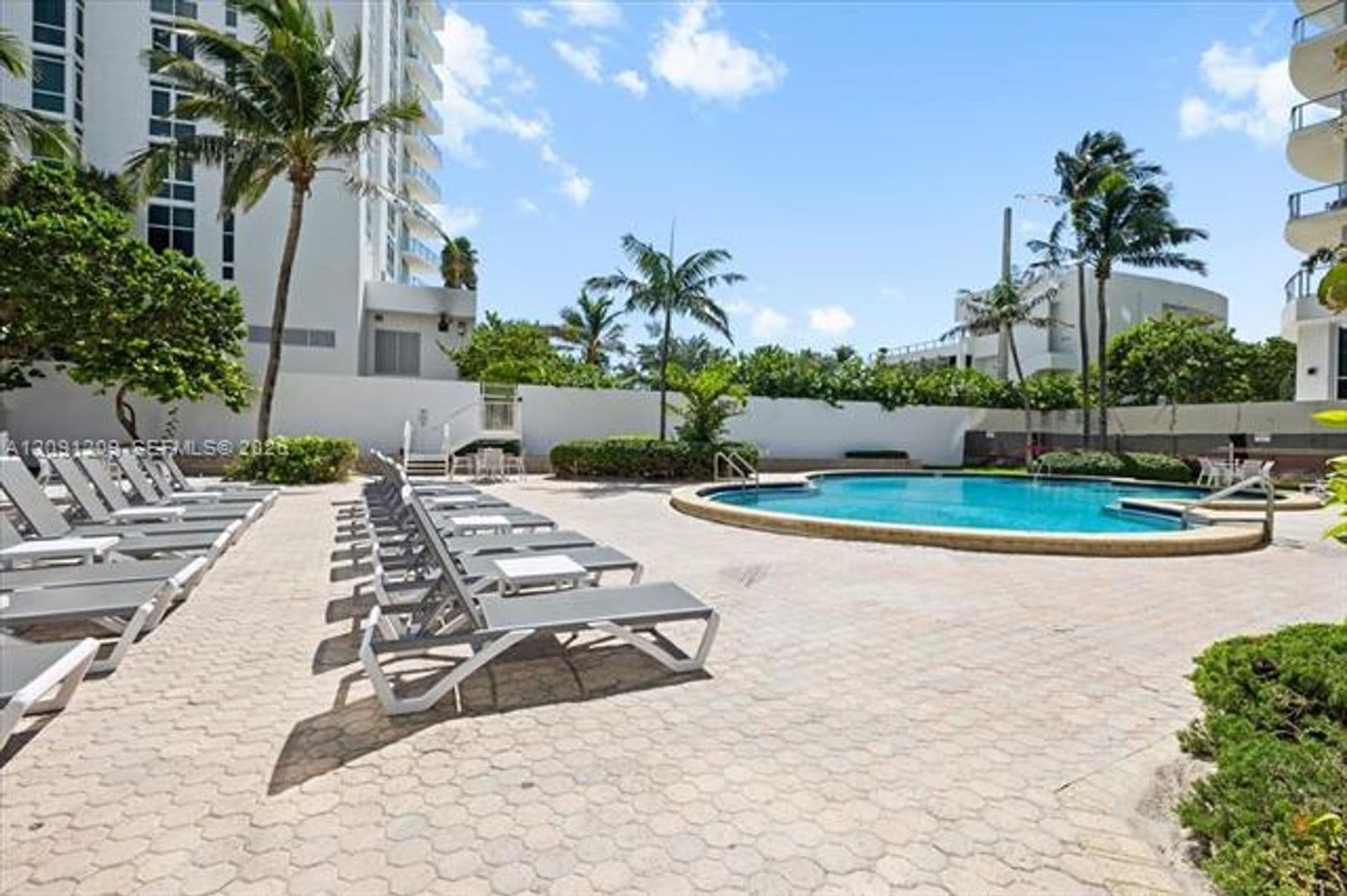 Hollywood Condo: 4001 S Ocean Dr cu-10R