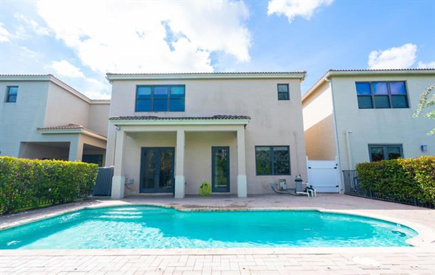 Miami House: 875 NE 193rd Ter # 875