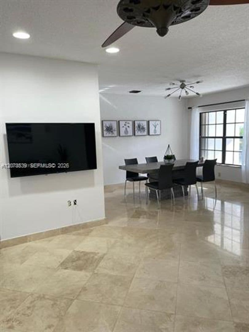 Hallandale Beach House: 612 Hibiscus Dr # 612