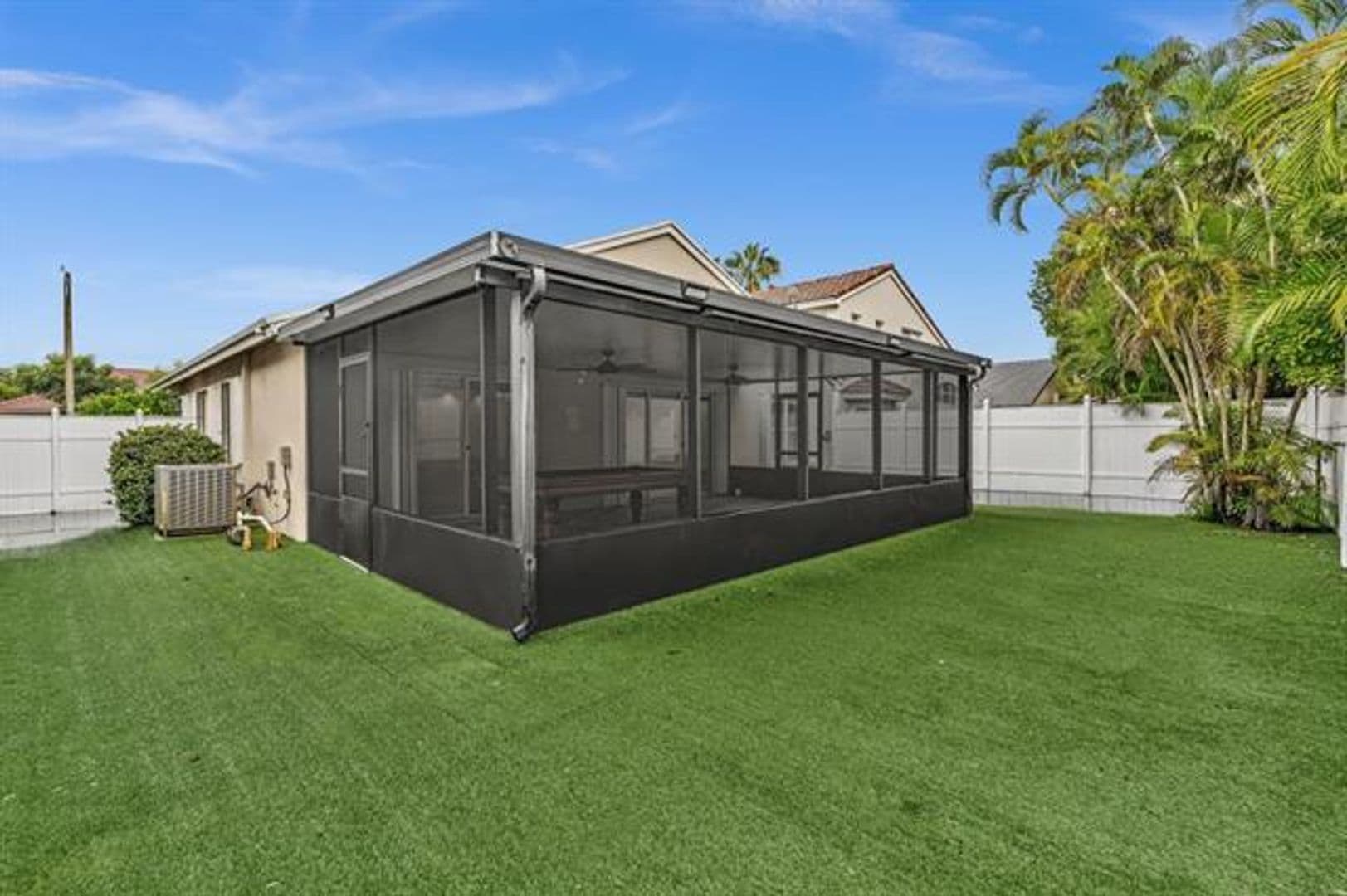 Hollywood House: 3307 SW 49th # 3307