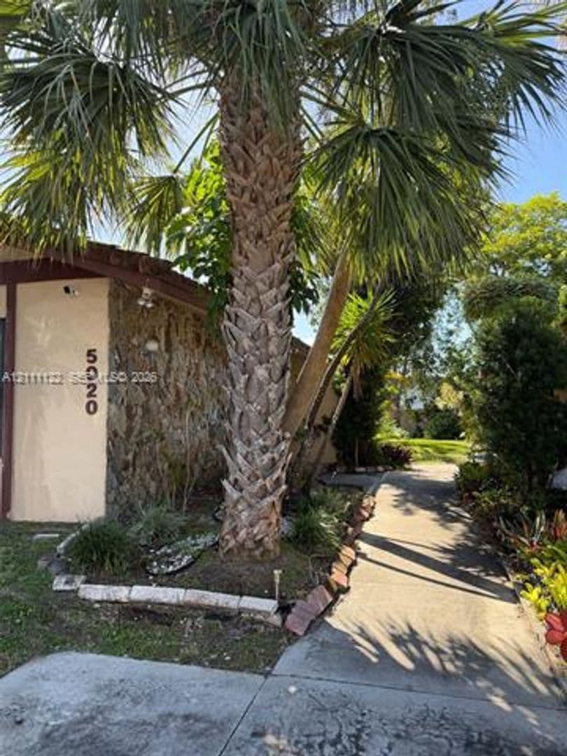 Hollywood Townhome: 5020 Sheridan St th 2