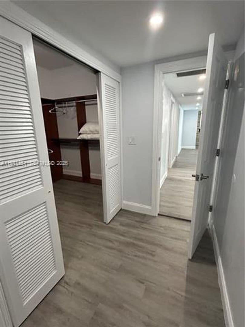 Hollywood Condo: 4001 S Ocean Dr cu-PH11