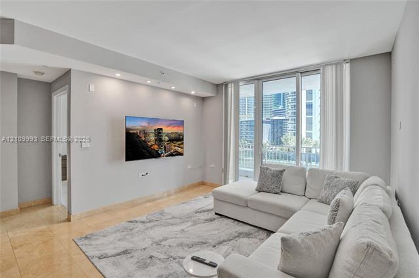 Miami Condo: 801 Brickell Key Blvd cu-808