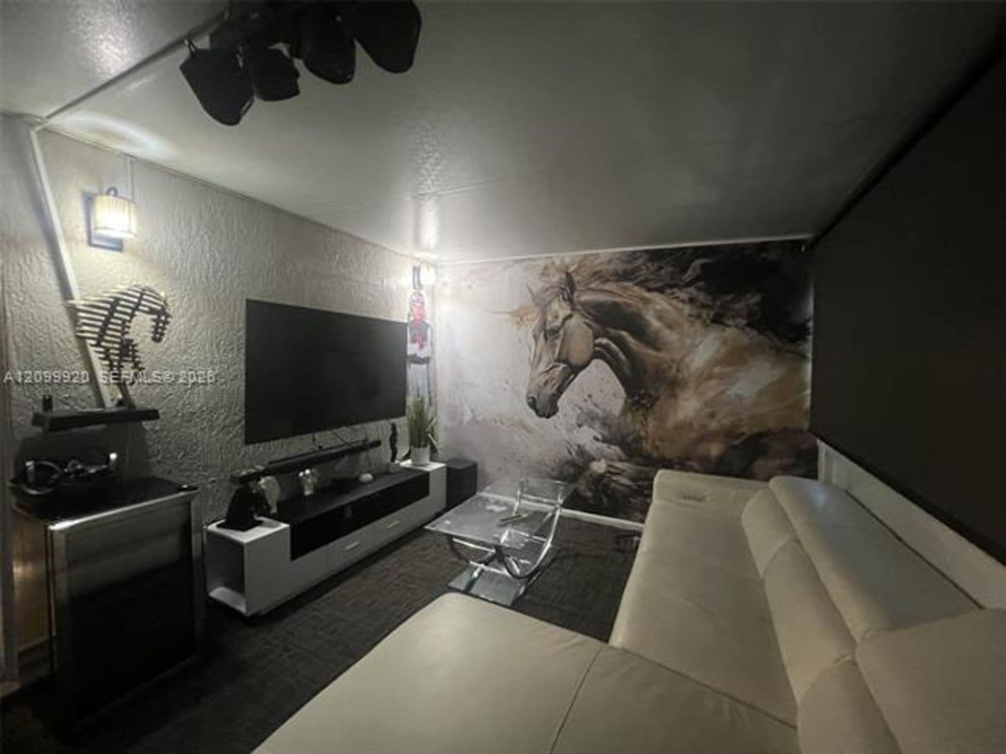 Hollywood House: 5732 Fletcher St # 5732