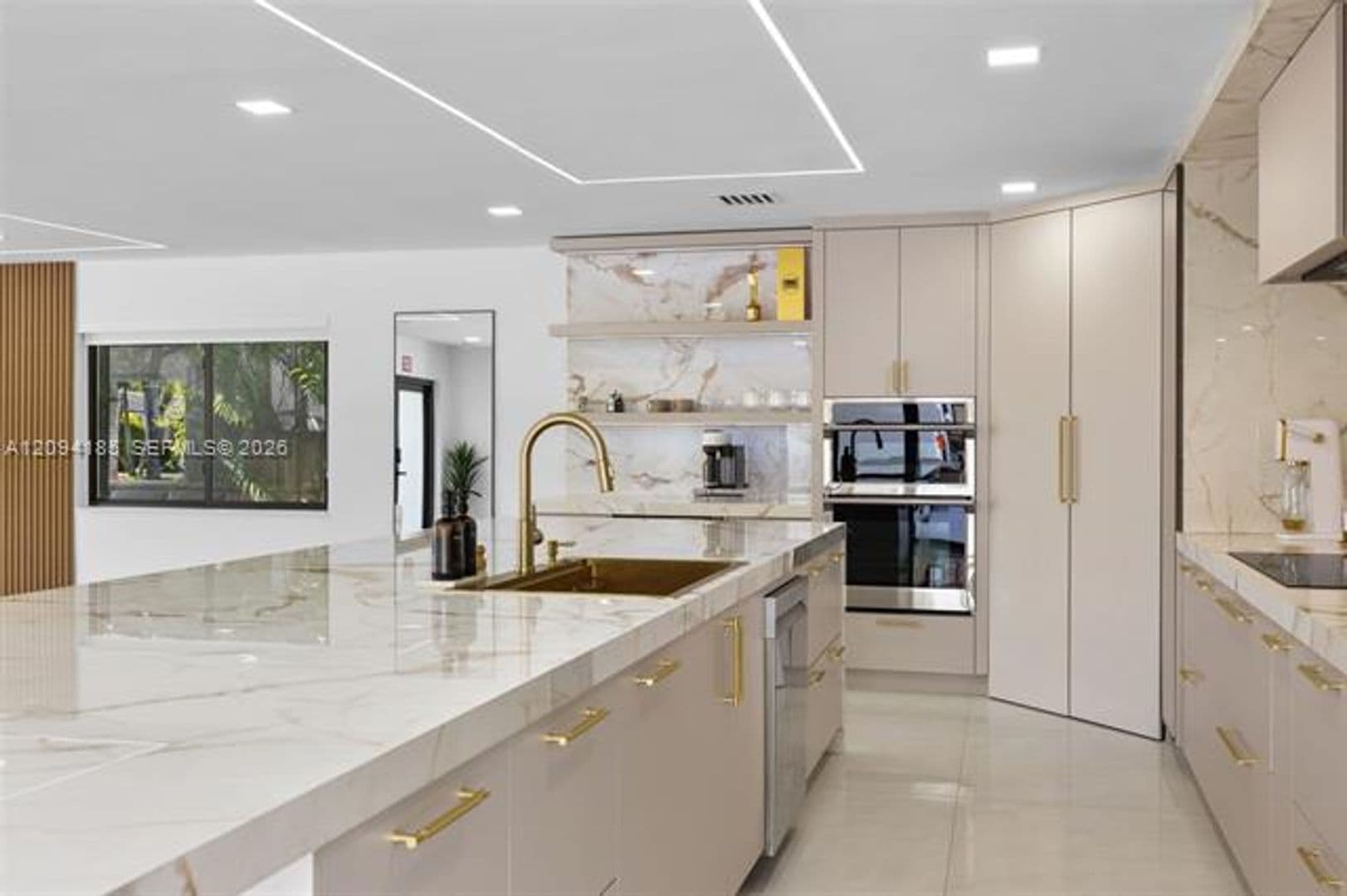 Hollywood House: 1117 Adams St # 1117