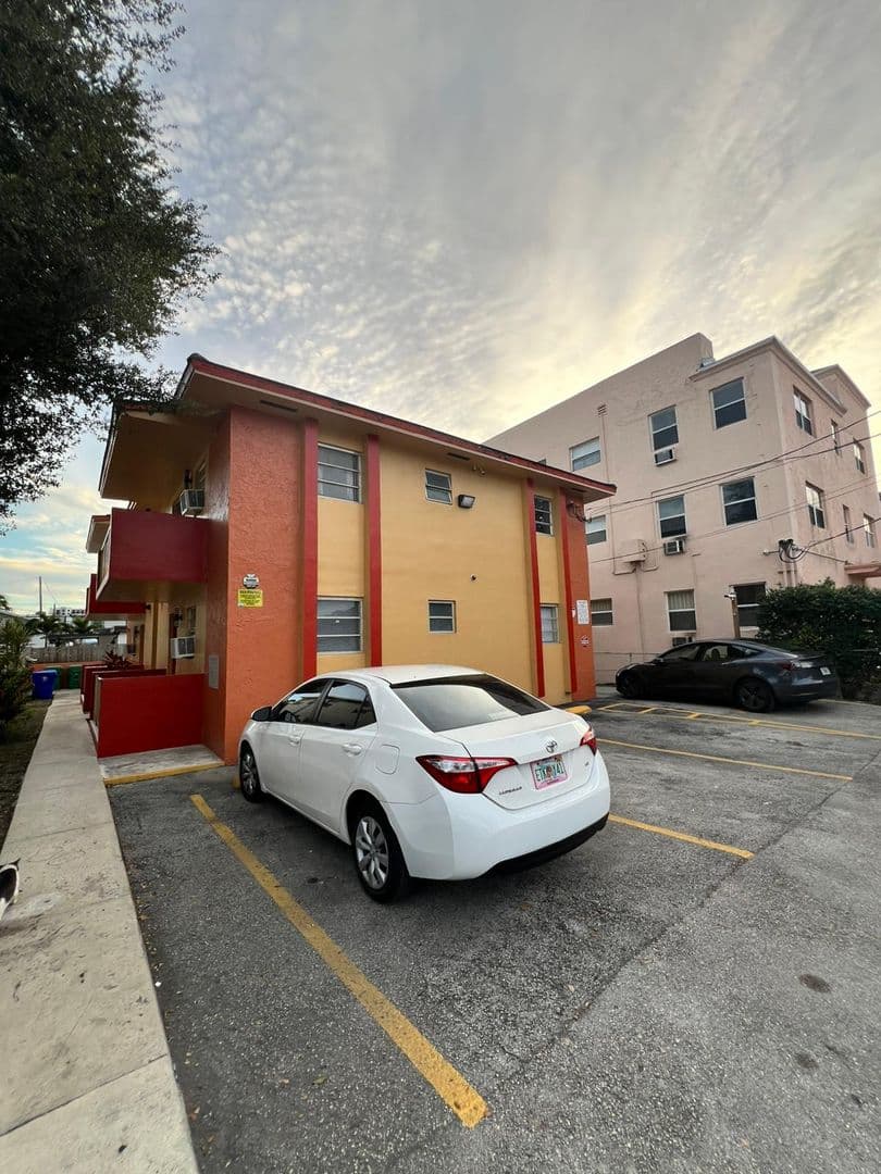 Miami Apartment: 1912 sw 2nd st apt 4