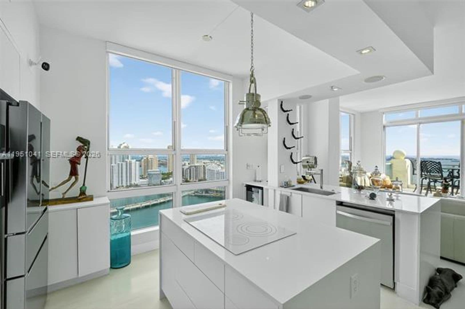 Miami Condo: 1155 Brickell Bay Dr cu-PH210
