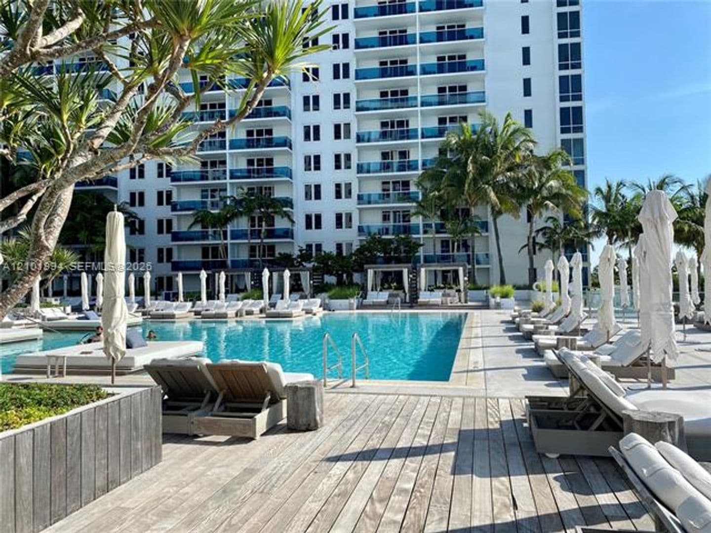Miami Beach Condo: 2301 Collins Av cu-737