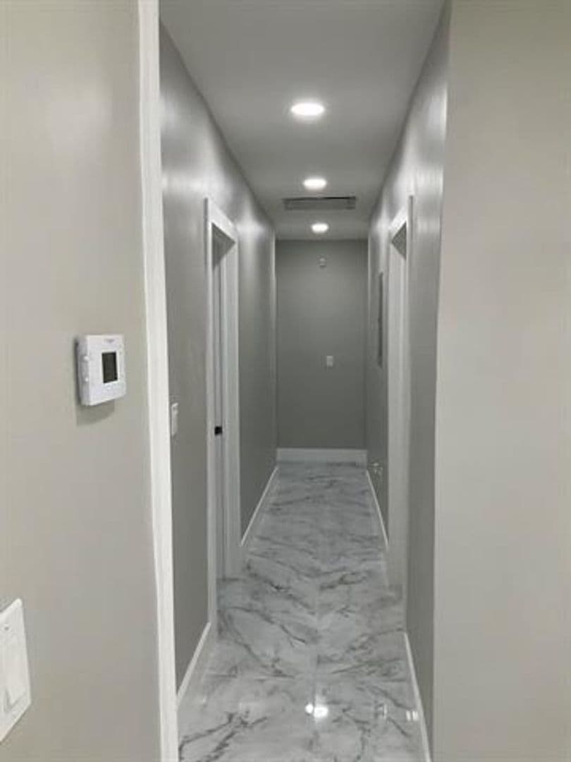 Hollywood House: 5540 Mayo St # 5540
