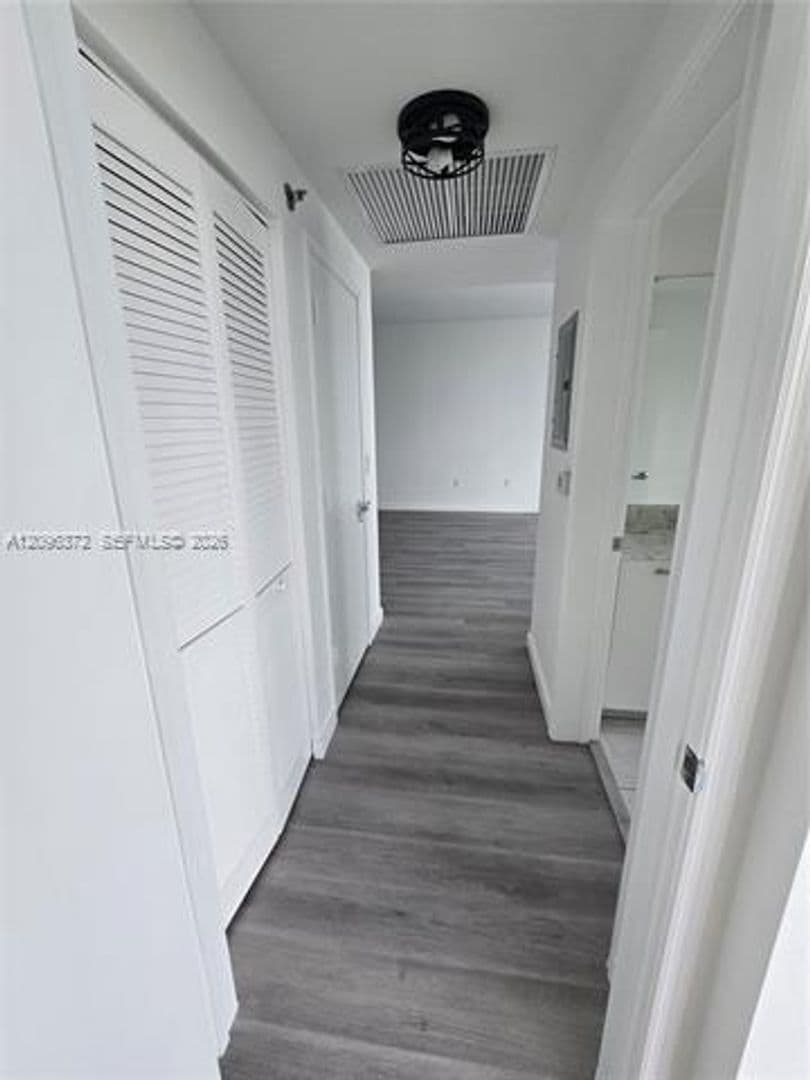 Miami Condo: 950 Brickell Bay Dr cu-3300