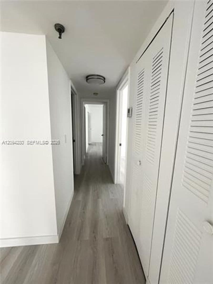 Miami Beach Condo: 5880 Collins Ave cu-PH-1