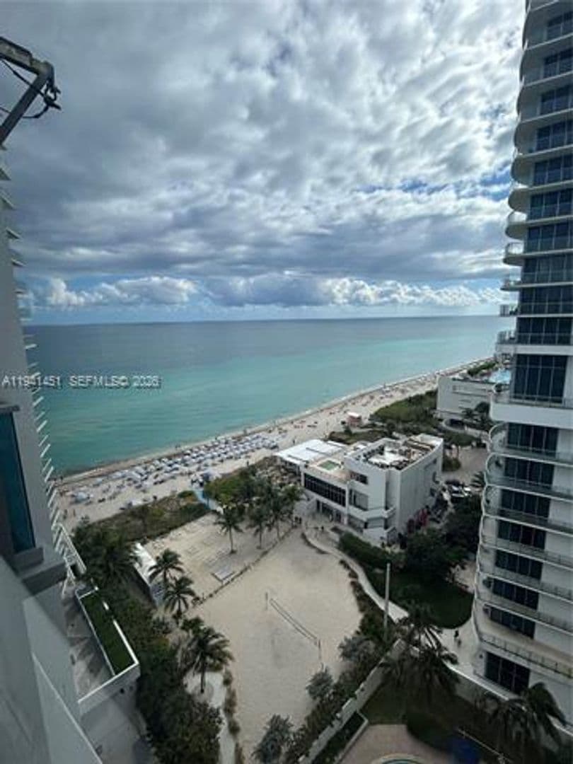 Hollywood Condo: 4001 S Ocean Dr cu-PH11