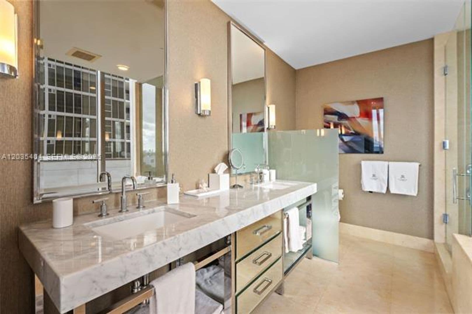 Bal Harbour Condo: 9705 Collins Ave cu-605N