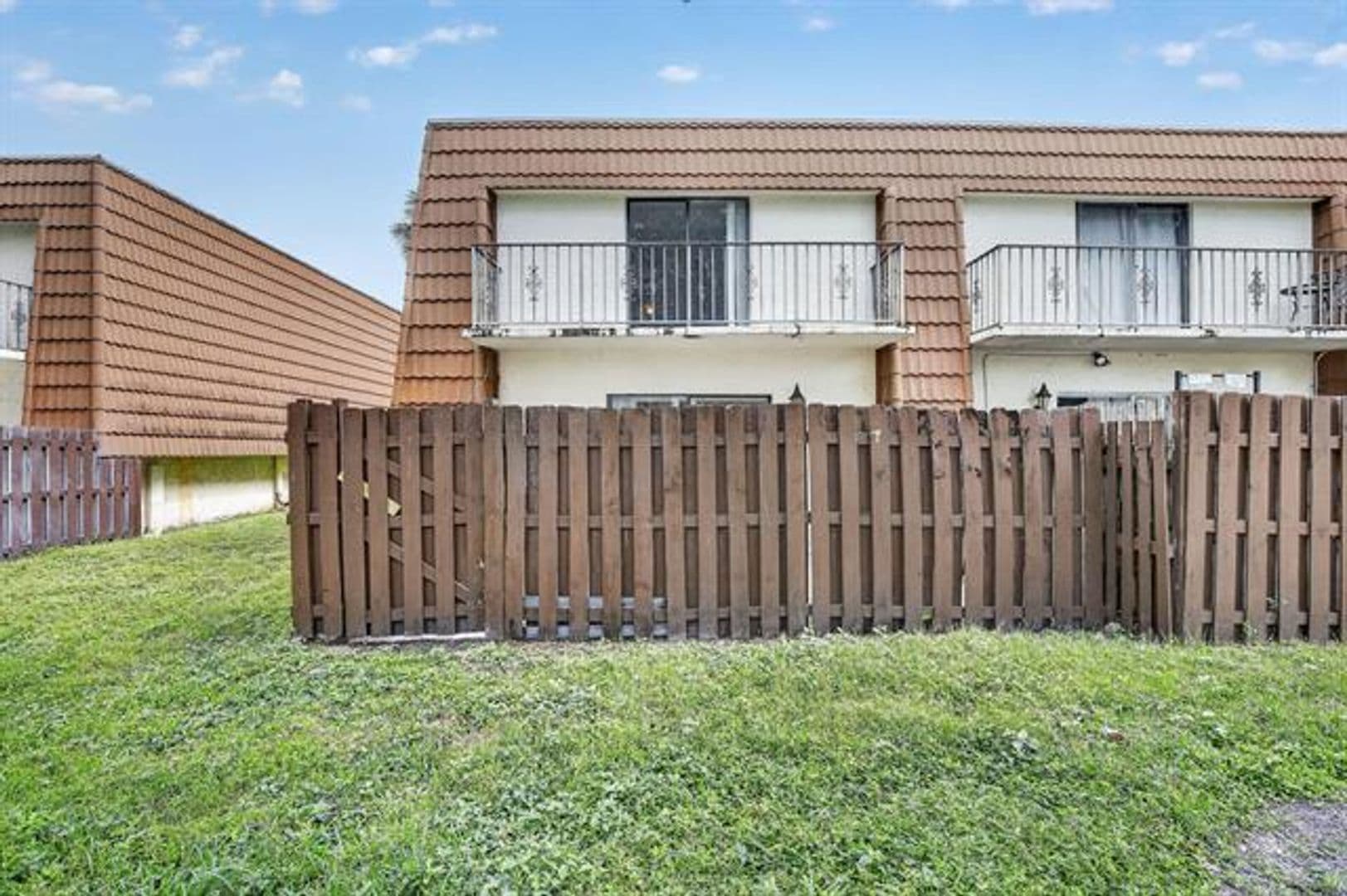 Plantation Townhome: 11556 NW 1st St th 11556