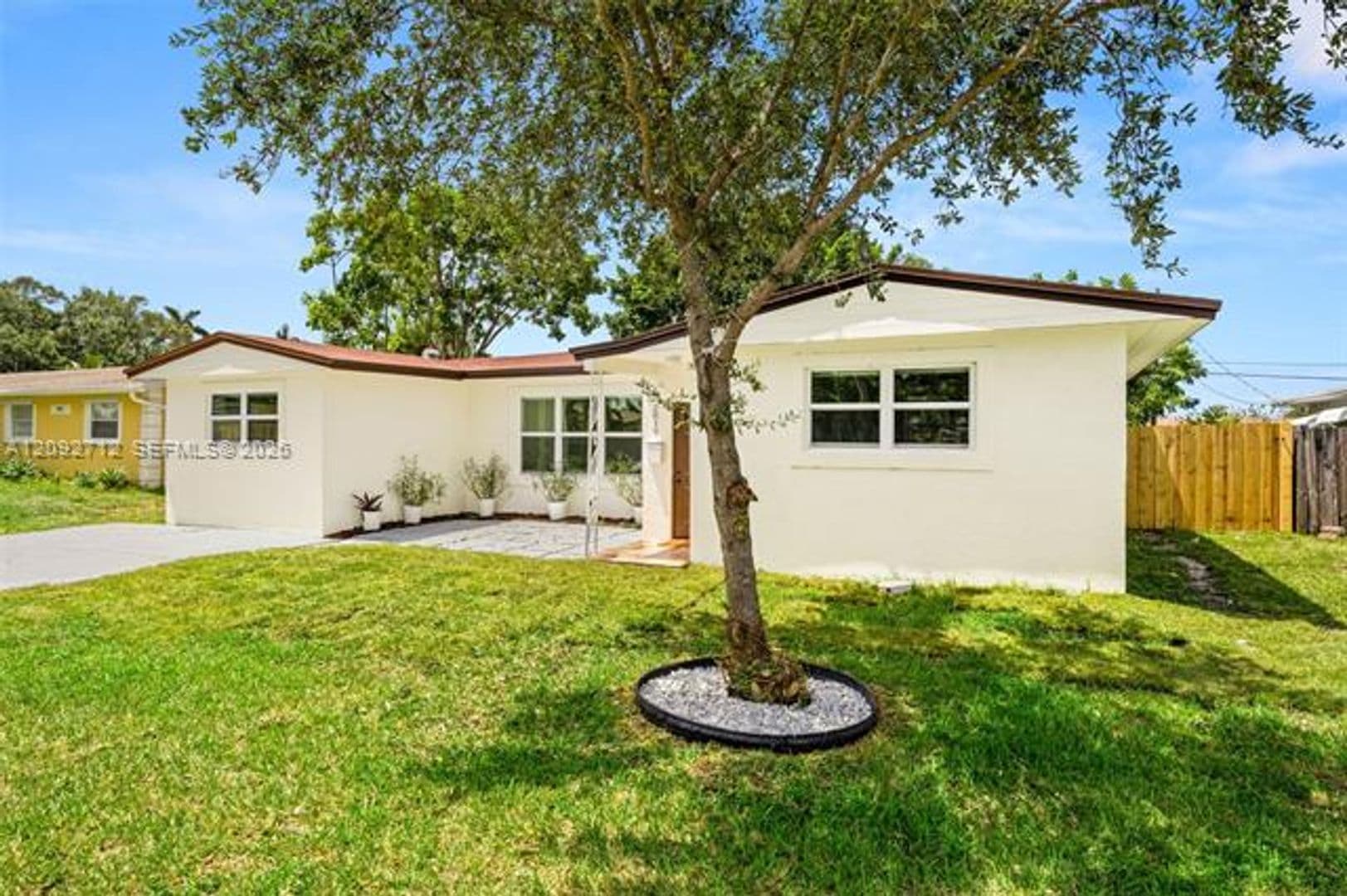 Hollywood House: 2819 Cleveland St # 2819