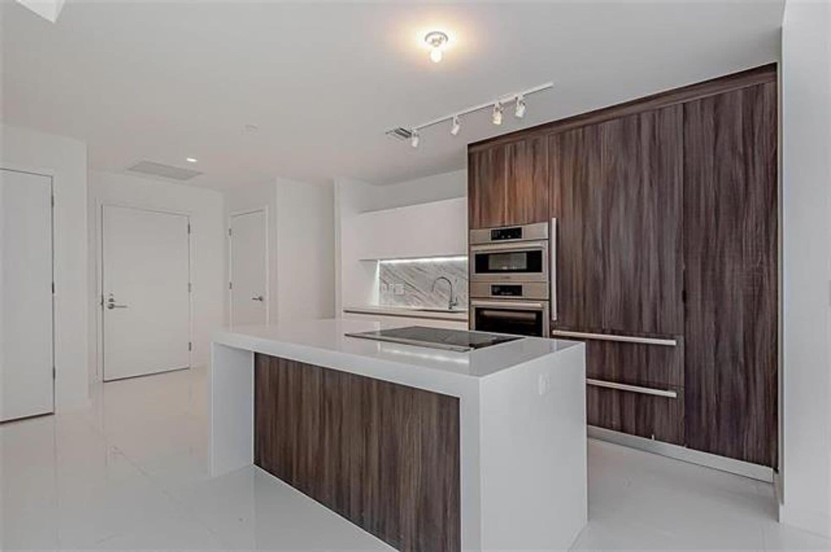 Miami Condo: 851 NE 1st Ave cu-2402