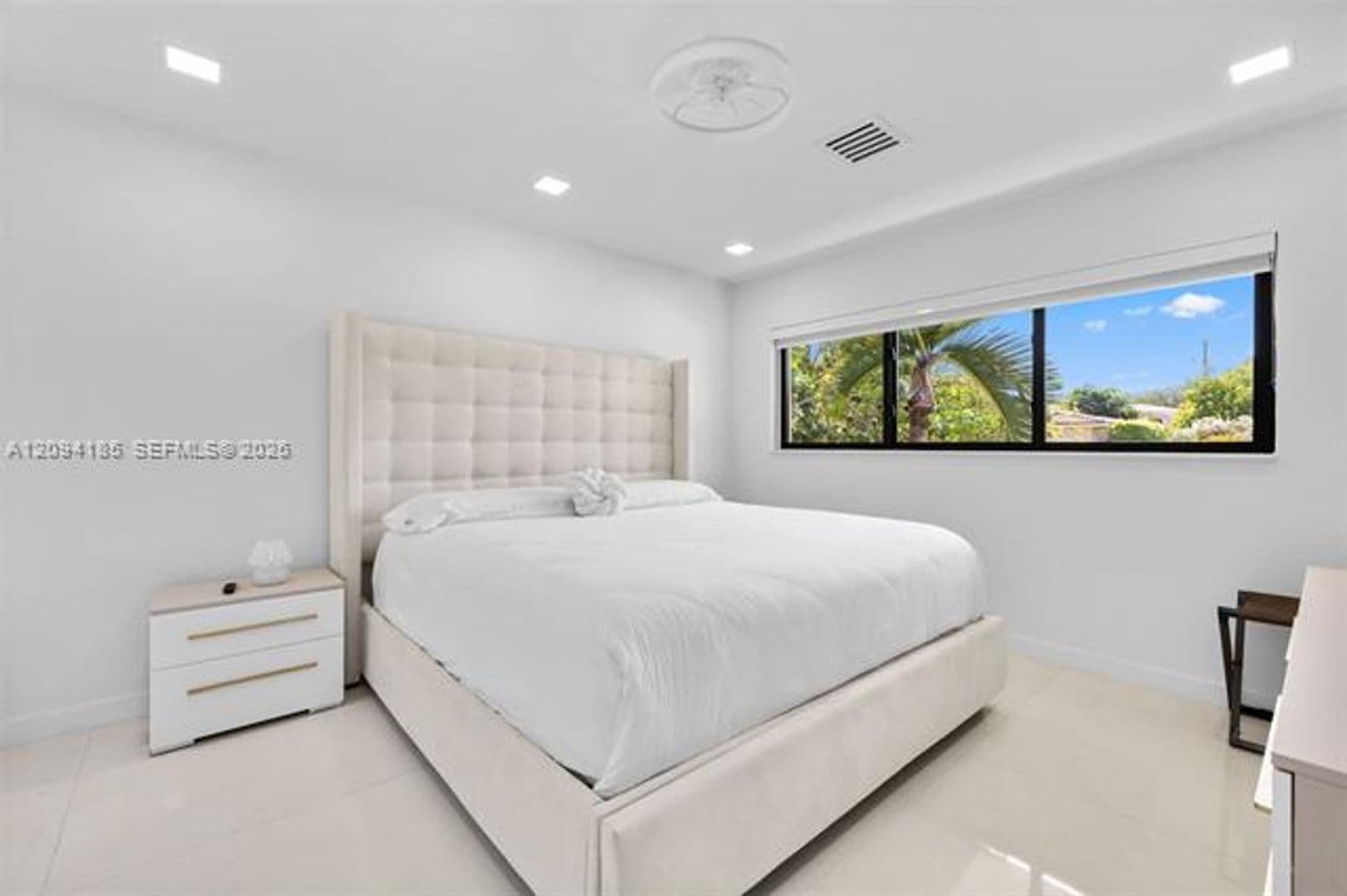 Hollywood House: 1117 Adams St # 1117