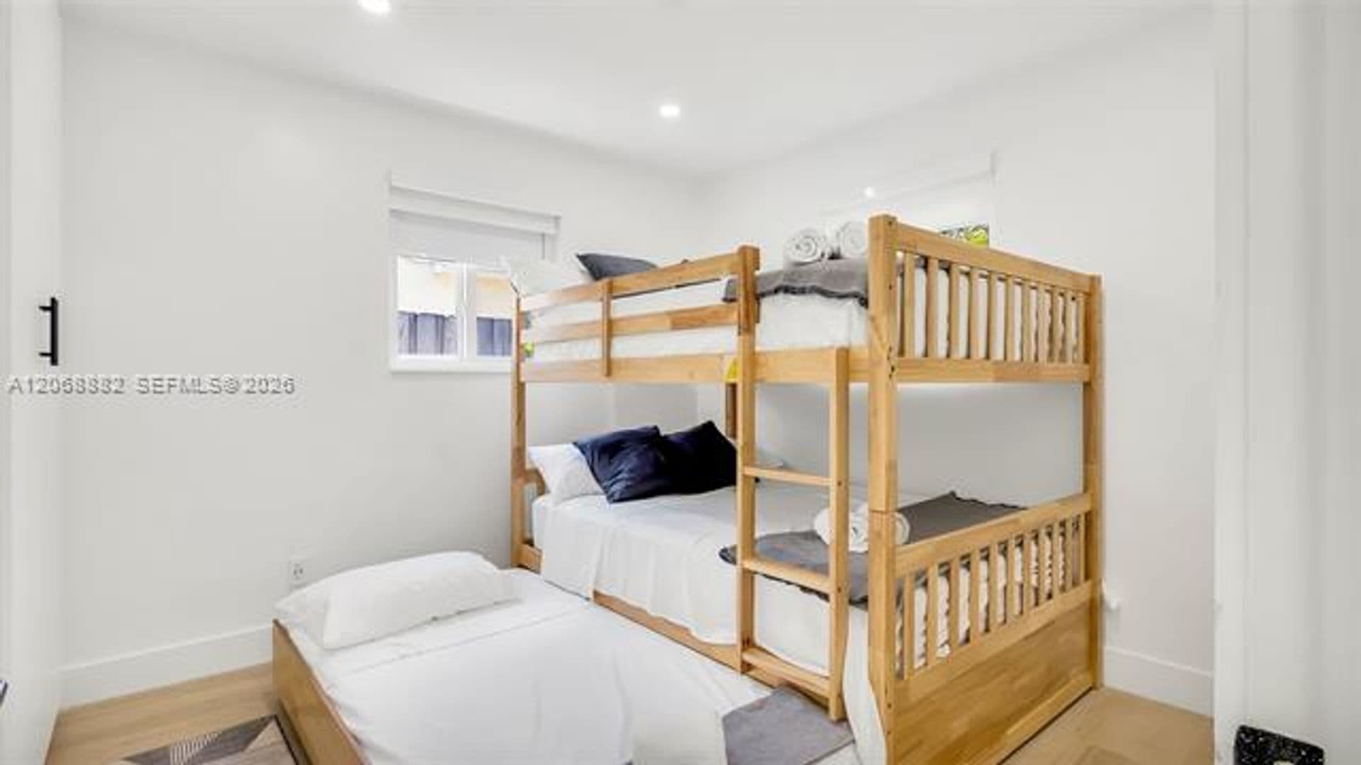 Hollywood House: 1116 N 31st Ave # 1116