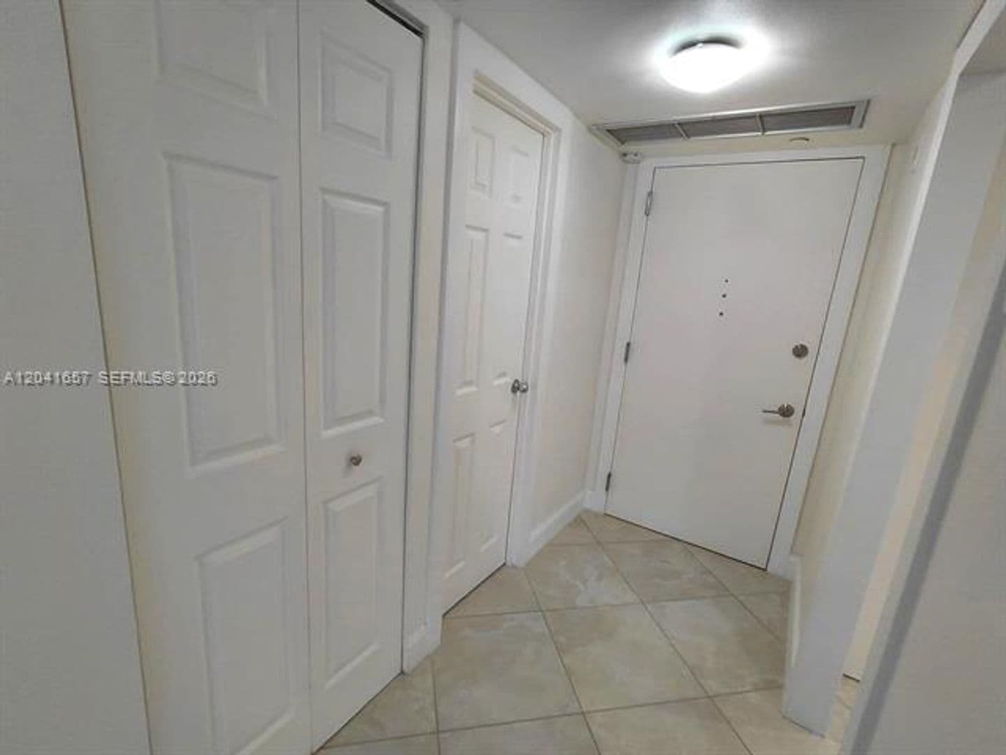 Miami Beach Condo: 5701 Collins Ave cu-619