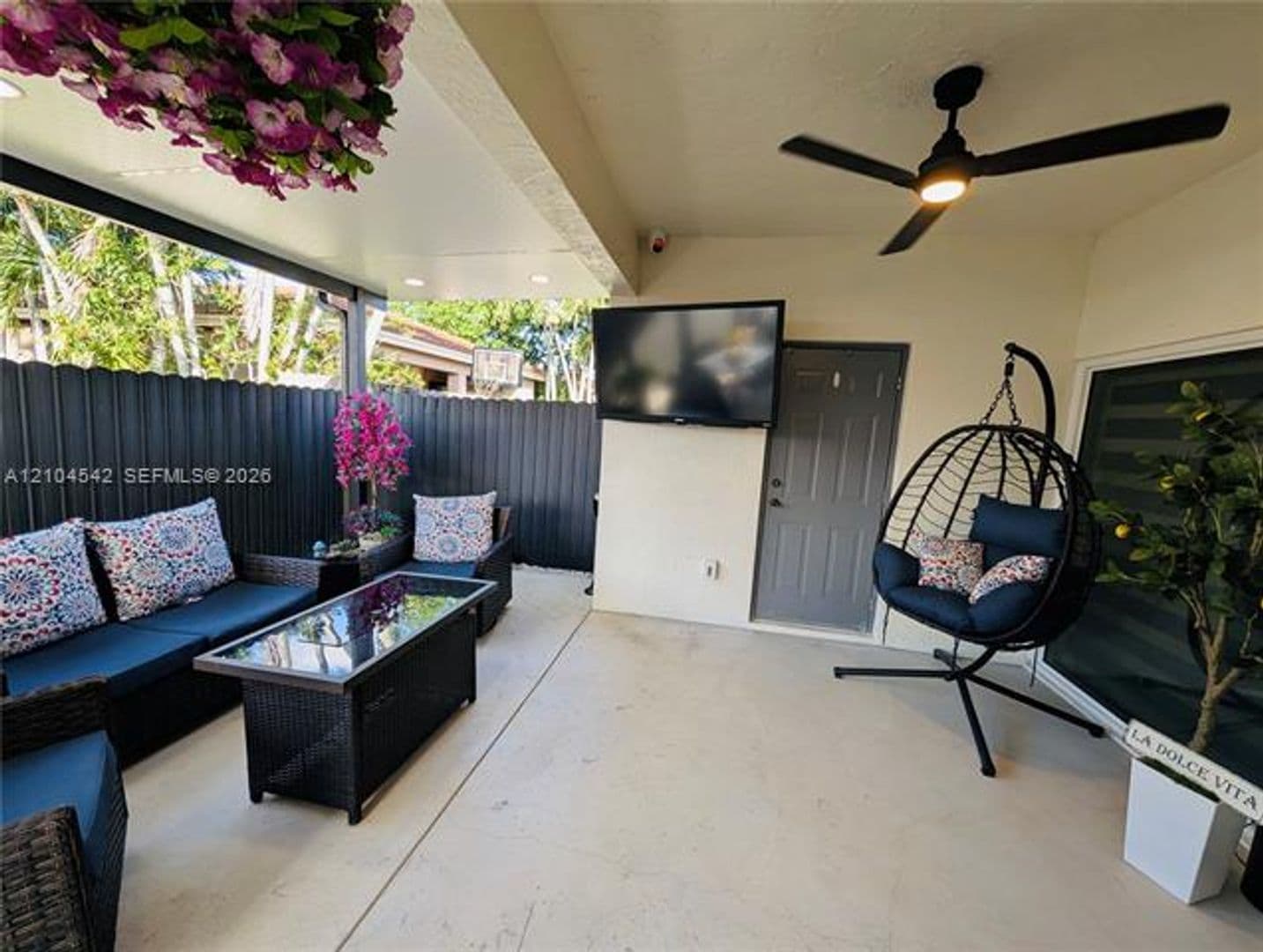 Hialeah House: 8137 NW 199th Ter # 8137