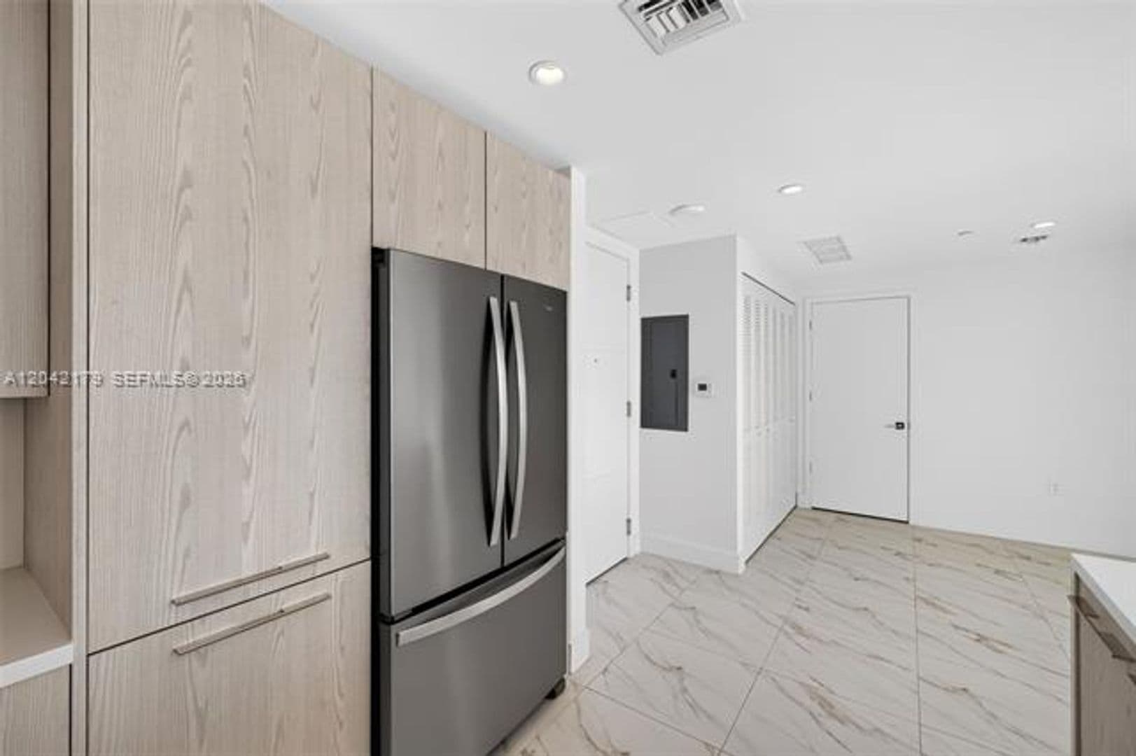 Sunrise Condo: 2000 Metropica Way cu-616