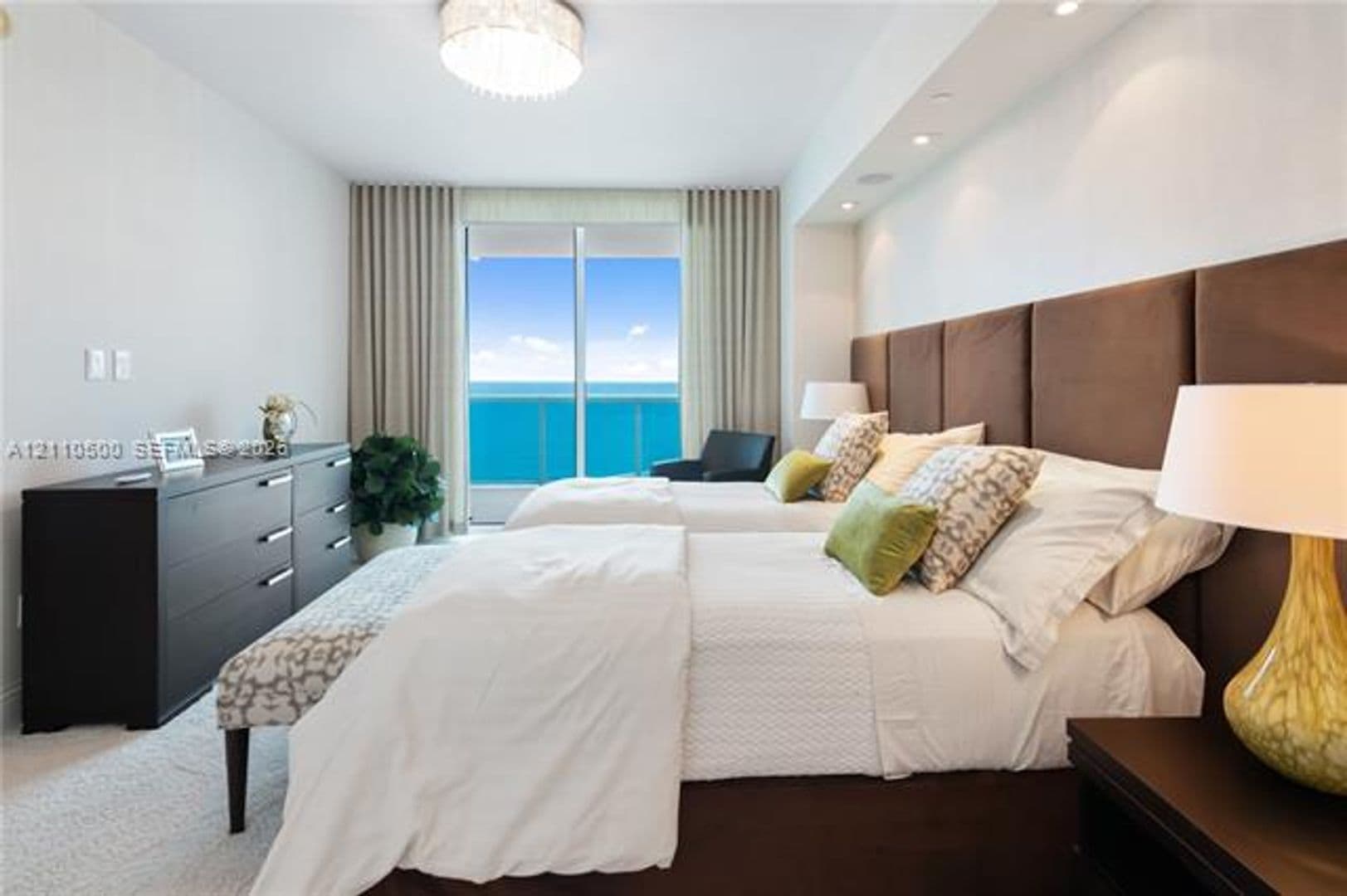 Hollywood Condo: 2711 S Ocean Dr cu-2205