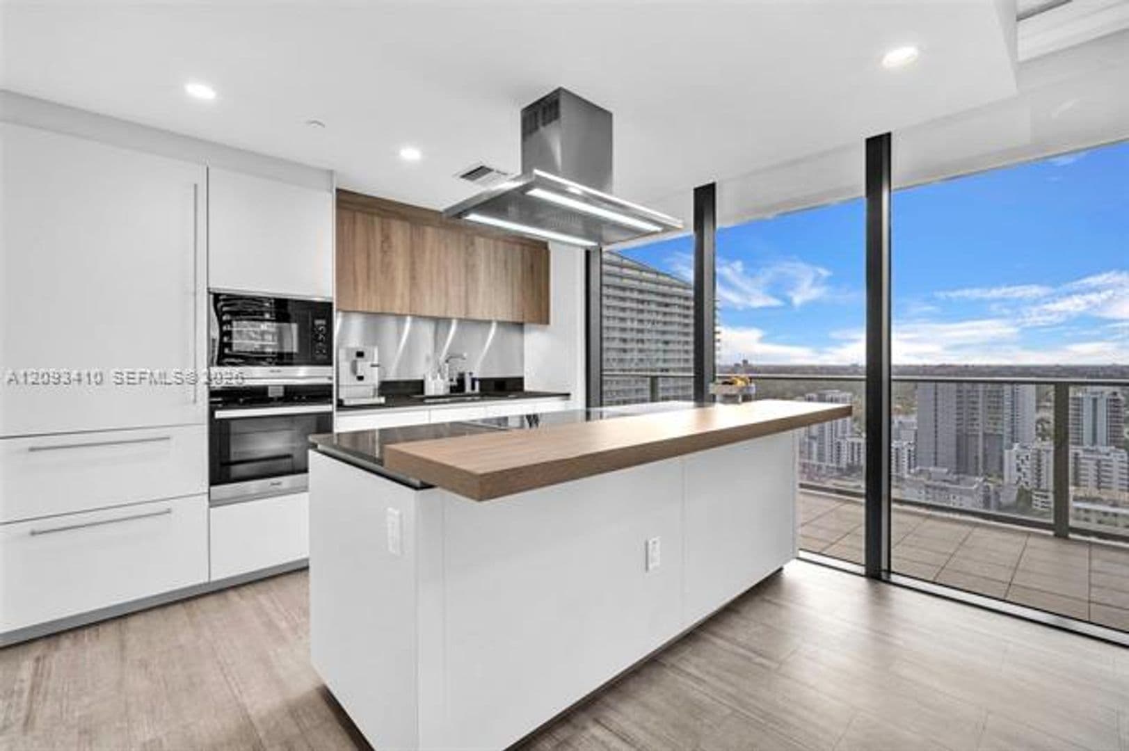 Miami Condo: 1000 Brickell Plz cu-3112