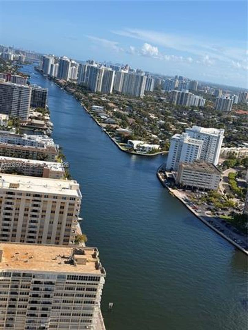 Hollywood Condo: 4010 S Ocean Dr cu-T3509