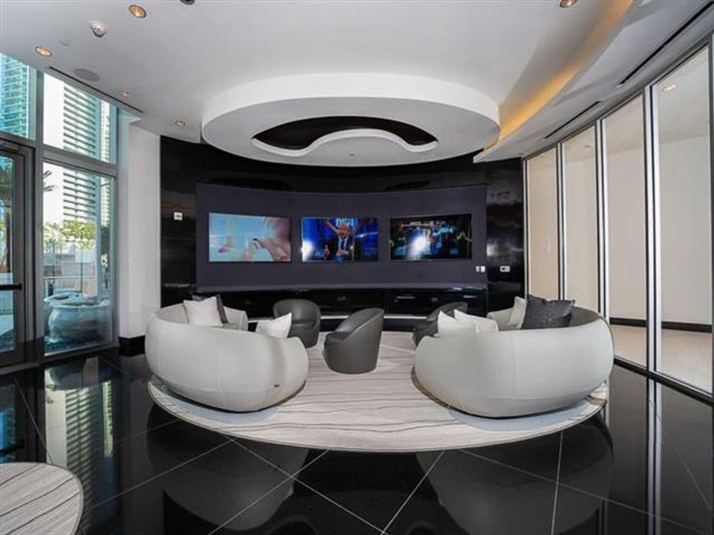 Miami Condo: 851 NE 1st Ave cu-2402
