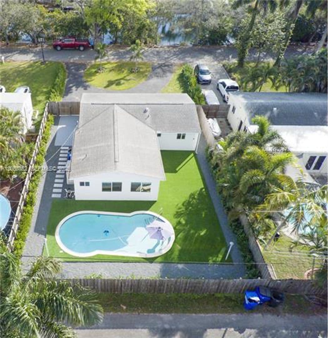 Hollywood House: 1116 N 31st Ave # 1116