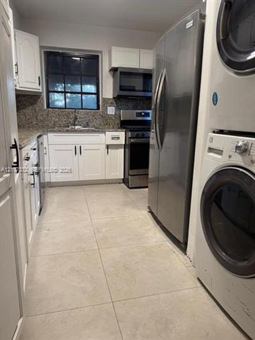 Miami Springs House: 164 Navajo St # 164