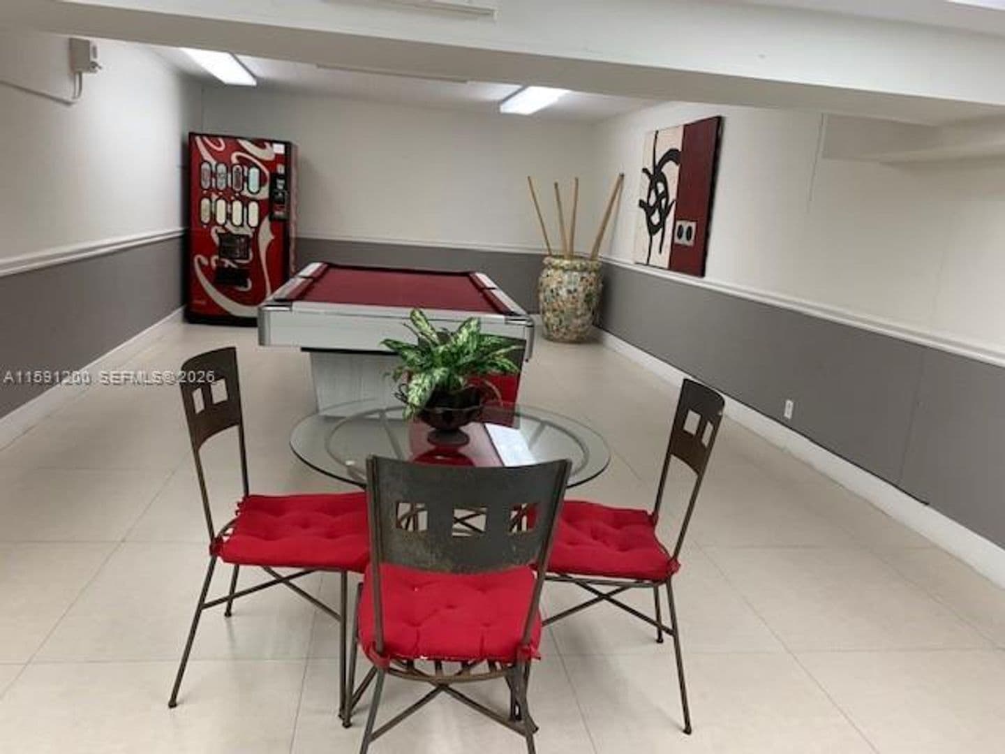 Miami Beach Condo: 100 Lincoln Rd cu-1434