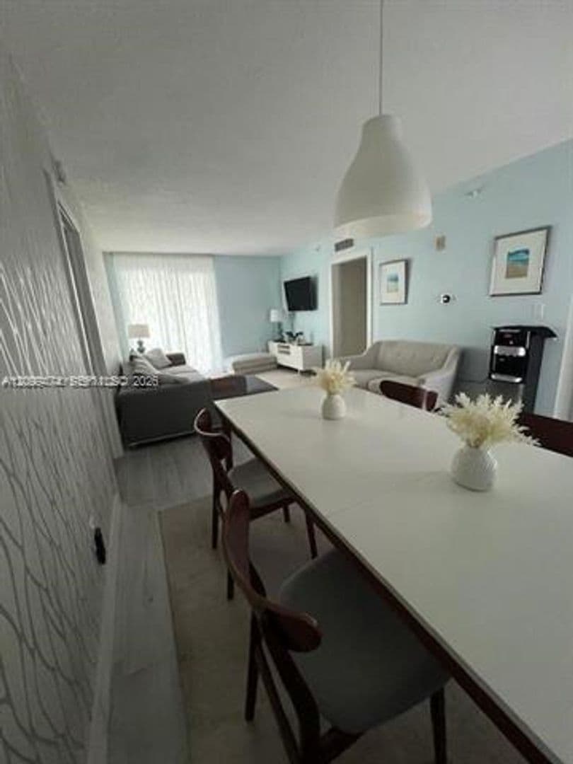 Miami Beach Condo: 7800 Collins Ave cu-204