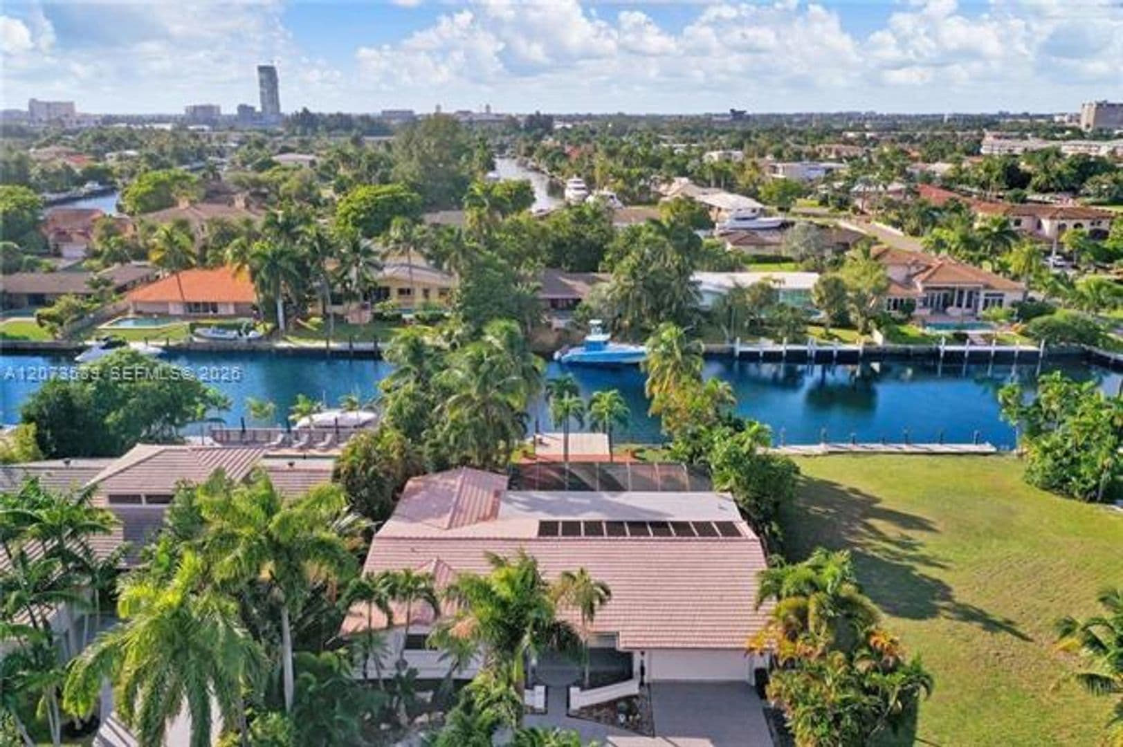 Hallandale Beach House: 612 Hibiscus Dr # 612