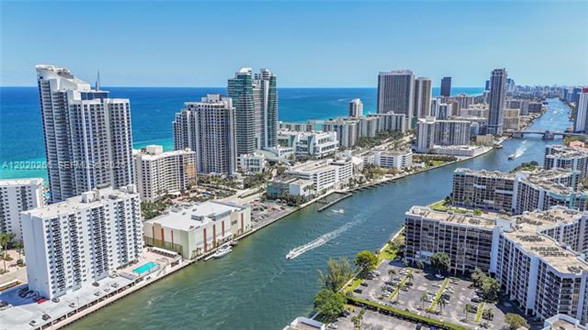 Hollywood Condo: 3101 S Ocean Dr cu-701