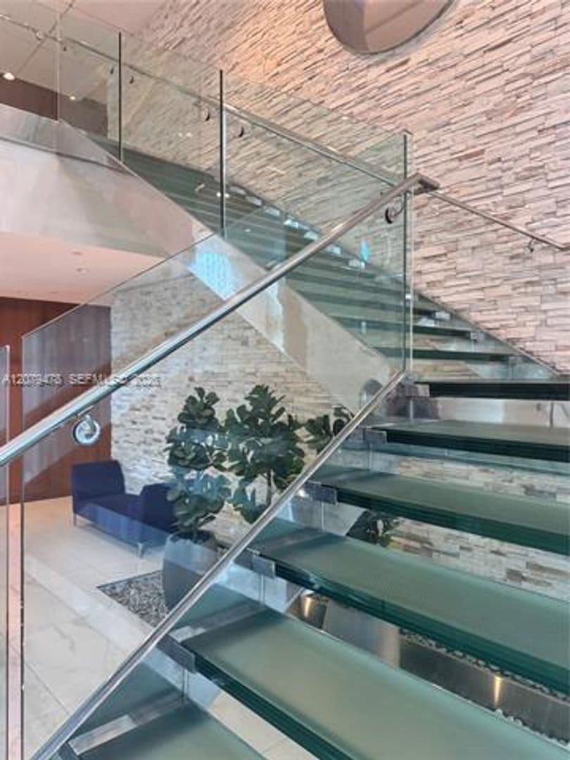 Miami Condo: 41 SE 5th St cu-2405