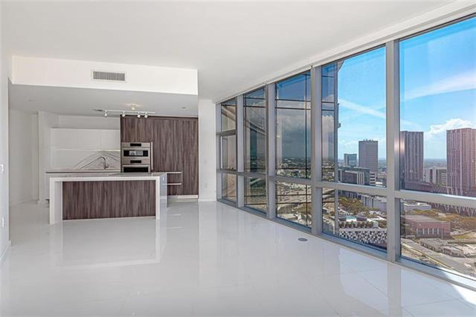 Miami Condo: 851 NE 1st Ave cu-2402