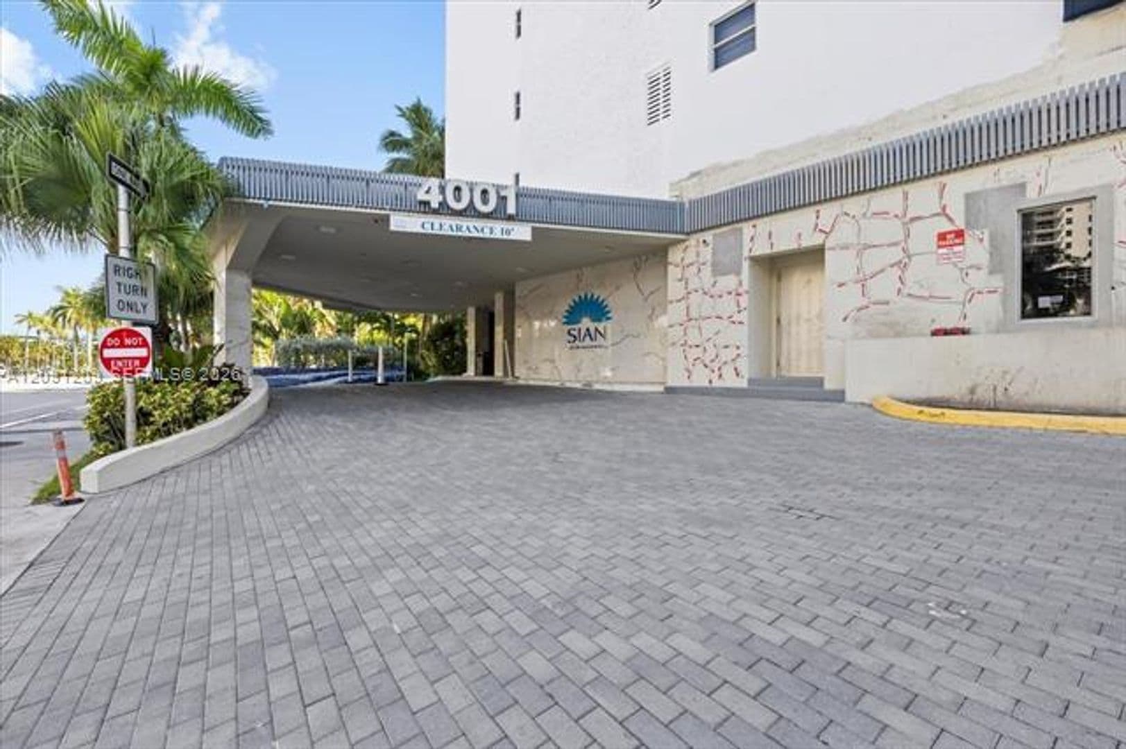 Hollywood Condo: 4001 S Ocean Dr cu-10R