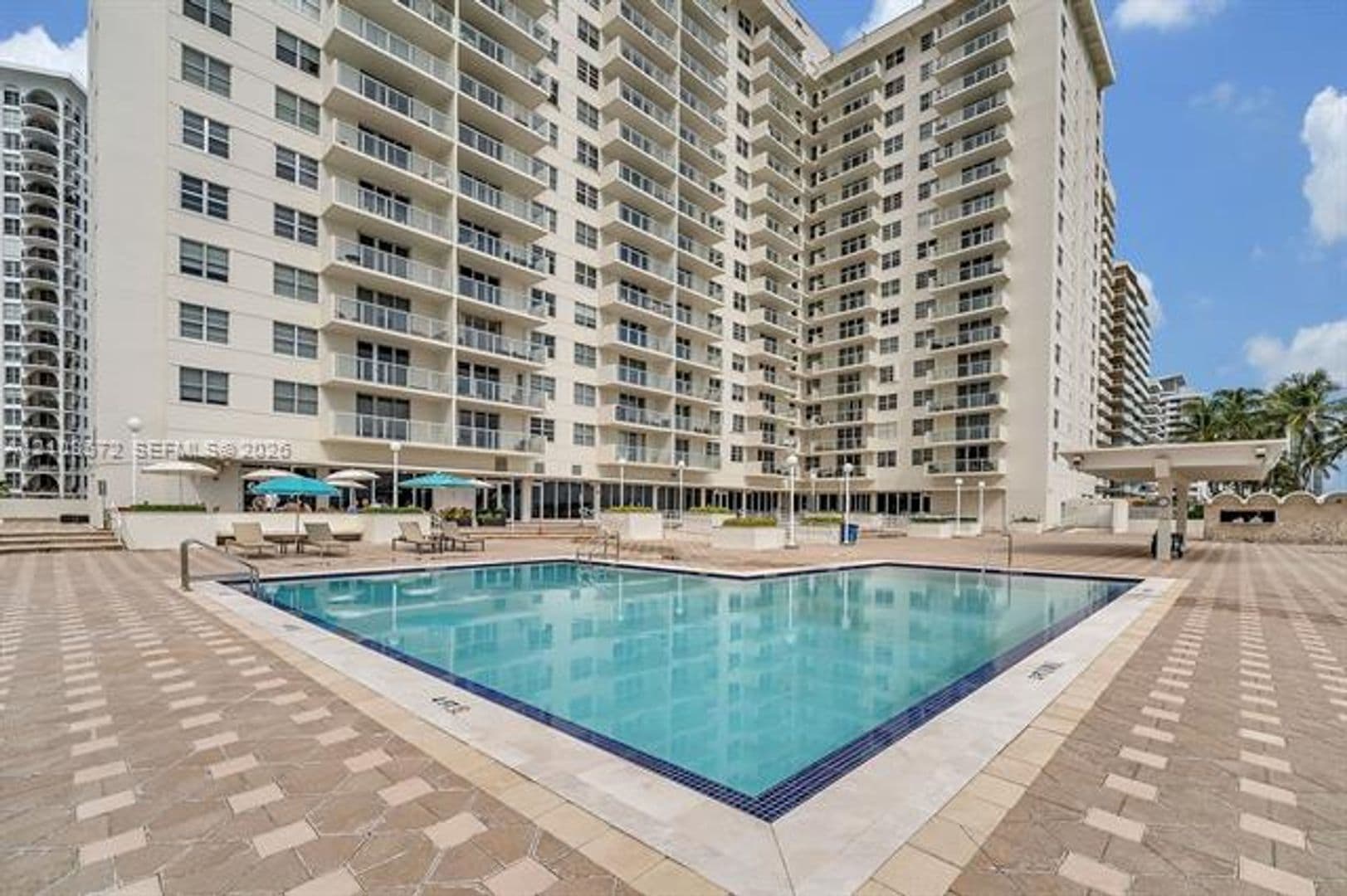 Miami Beach Condo: 5701 Collins Ave cu-301