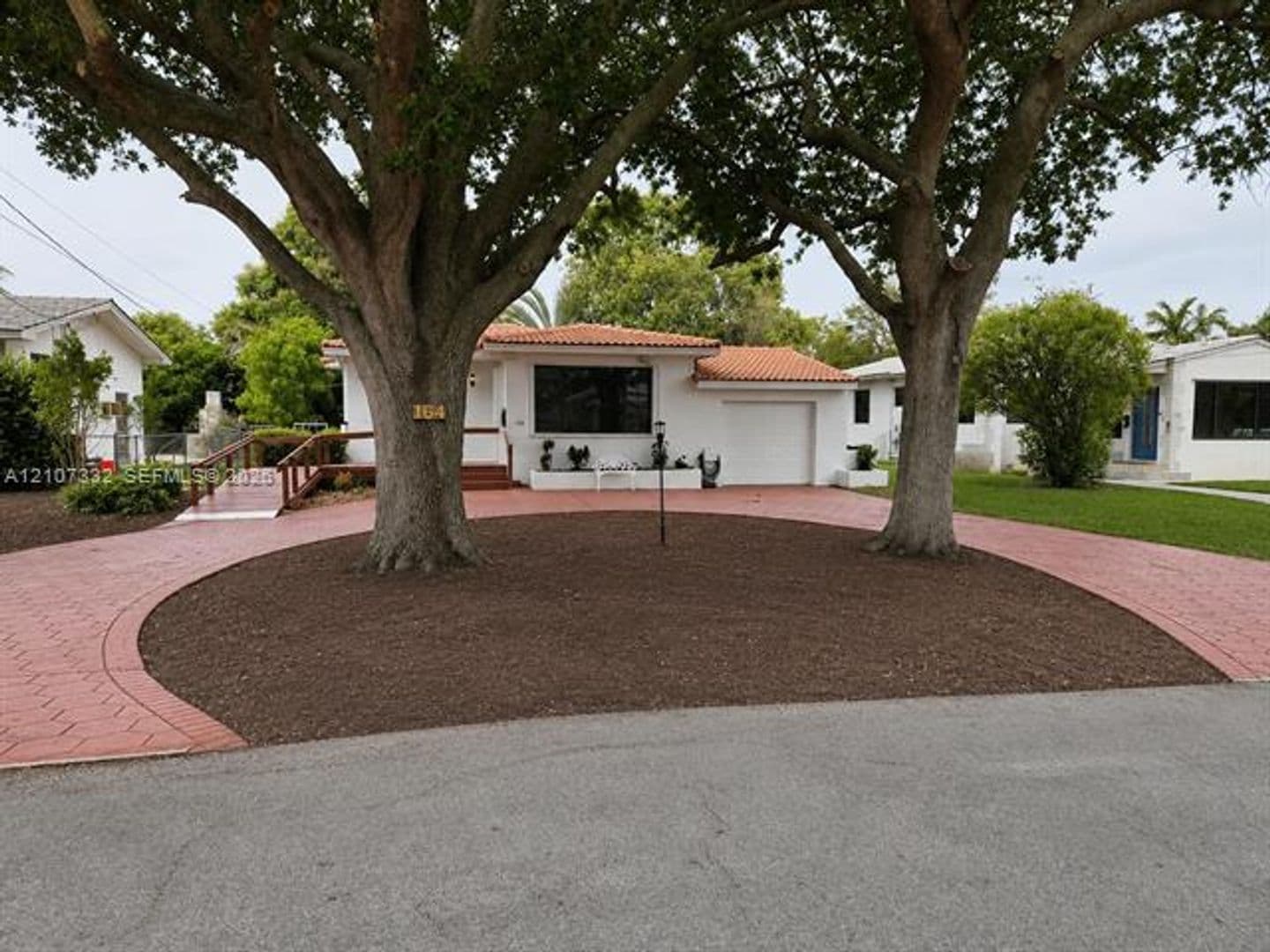 Miami Springs House: 164 Navajo St # 164