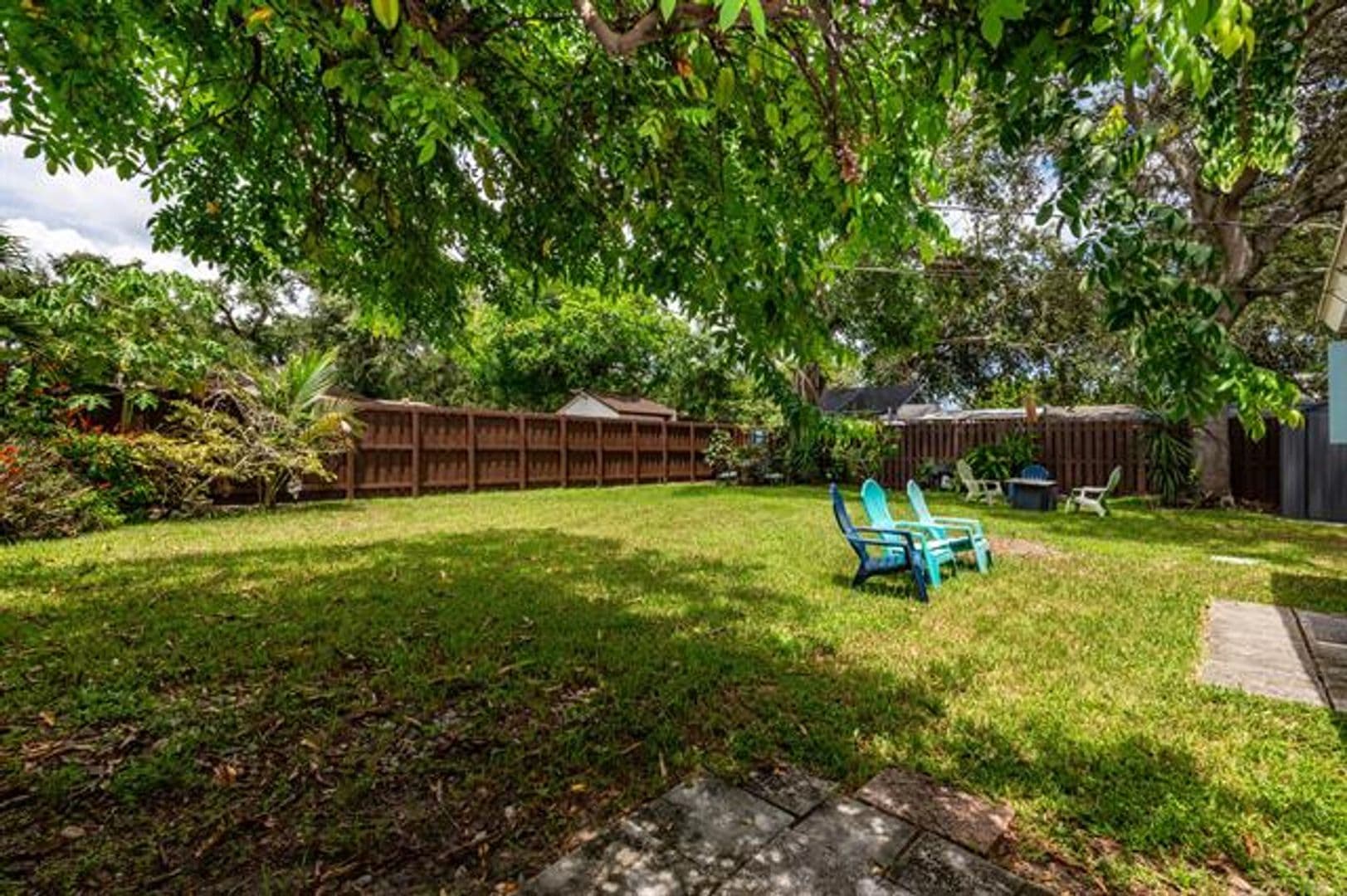 Hollywood House: 5631 Freedom St # 5631