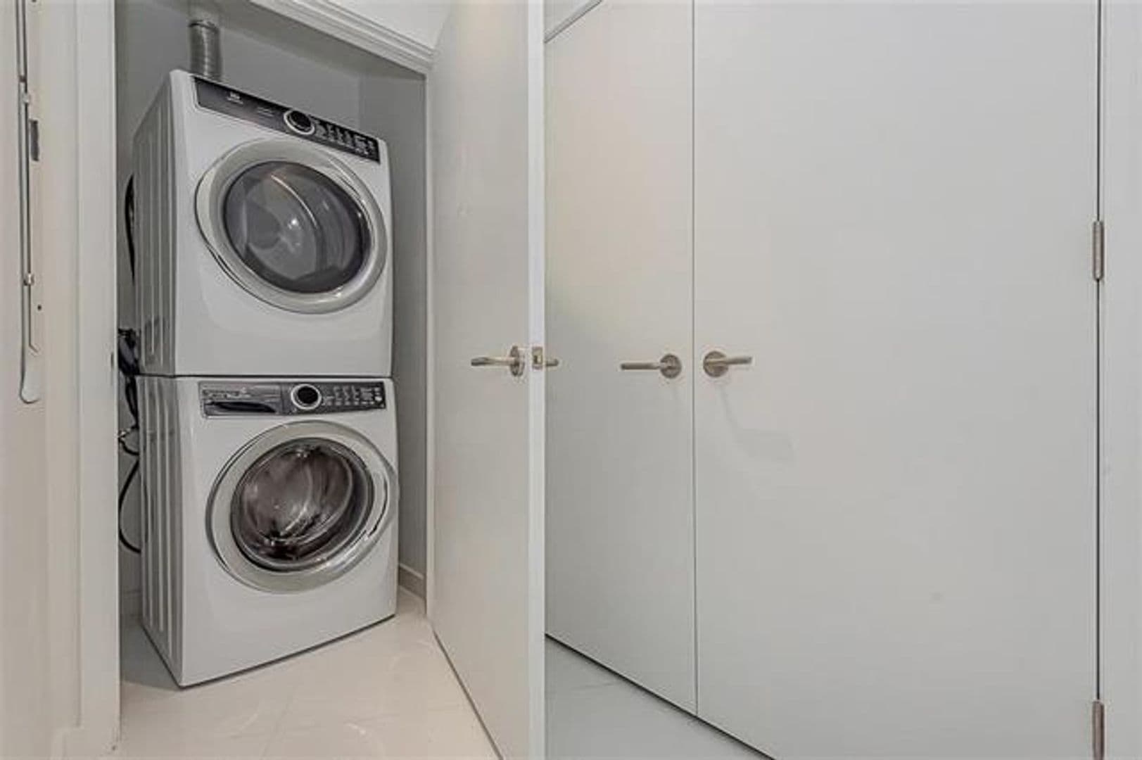 Miami Condo: 851 NE 1st Ave cu-2402
